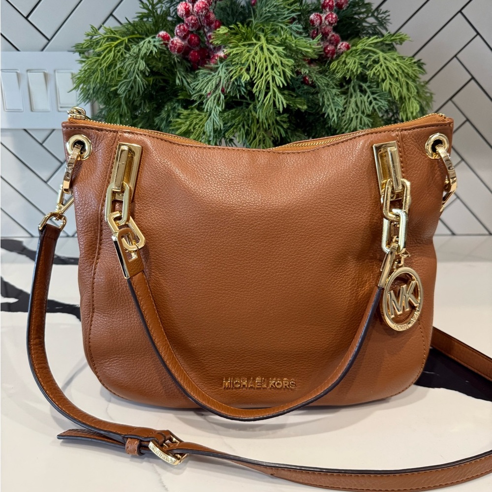 Michael Kors pebble leather shoulder / crossbody bag